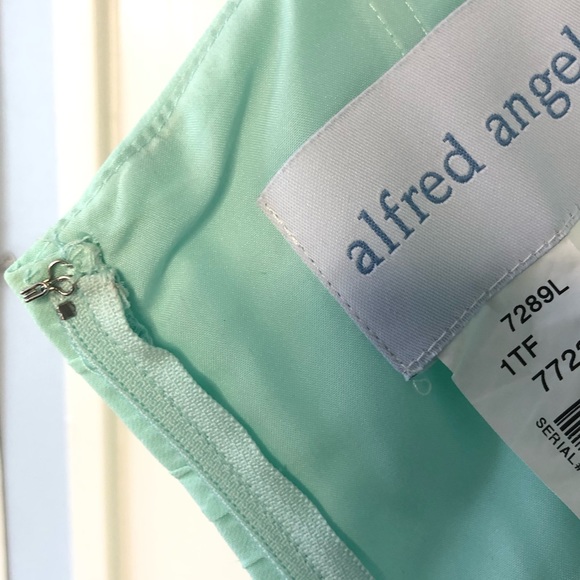 LIKE NEW Alfred Angelo Mint Sweetheart Gown - Picture 10 of 14
